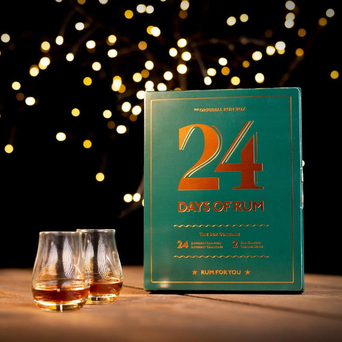 Bij deze adventskalender met rum ontvang je twee rum glazen.