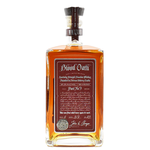 Whiskey Blood Oath Pact 9 heeft tonen van karamel, honing en gedroogd fruit, met subtiele hints van eikenhout en kruiden. 