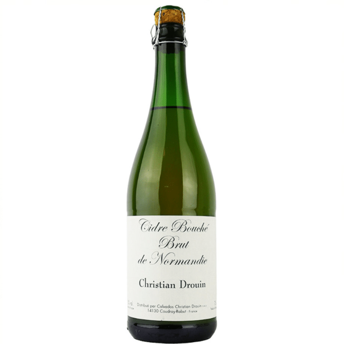 Christian Drouin Cidre Brut de Normandie heeft een droge body met een rijke smaak. 